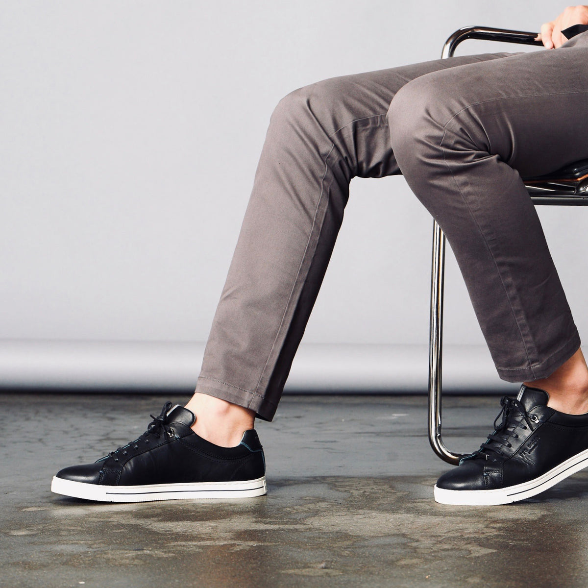What colour shirt suits black pants and black shoes? - Quora