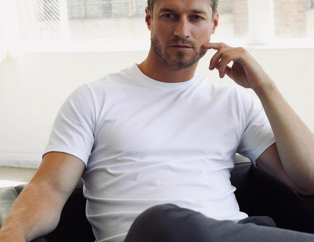 How to Style a Red T-Shirt: Outfit Ideas for Women and Men How To Style A Red T-Shirt: Outfit Ideas For Women And Men